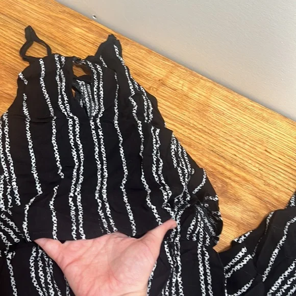 NWOT black and white striped jumpsuit size M - Picture 5 of 7